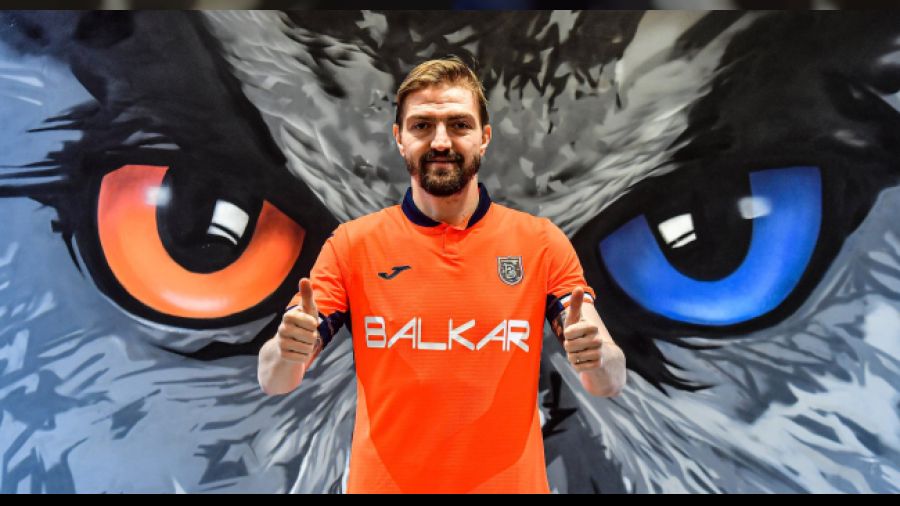 Caner'den 1,5 yllk imza 