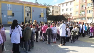 Deprem annda yaplmas gerekenler rencilere gsterildi