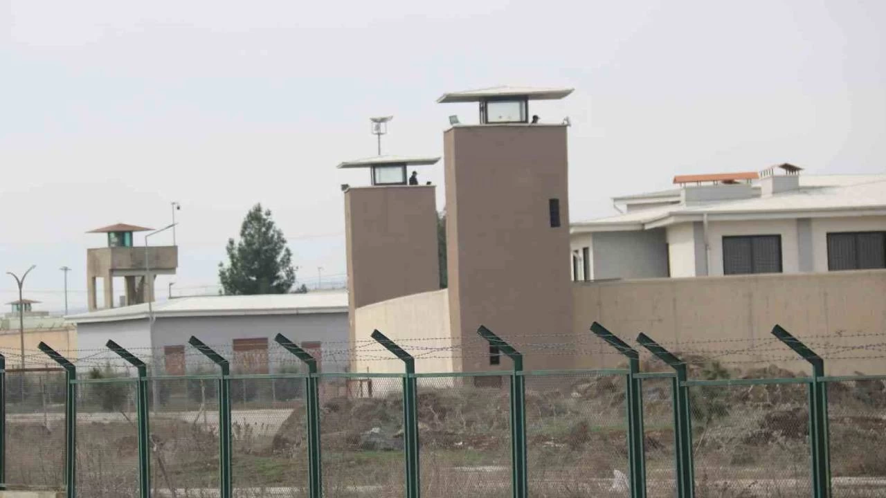 Diyarbakr'da cezaevinde 115 hkml ve personel hastanelik oldu
