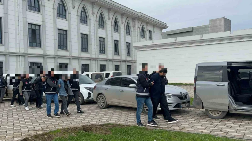 Doktor ve i� insan�na silahl� sald�r� planl�yorlard�: 6 g�zalt�