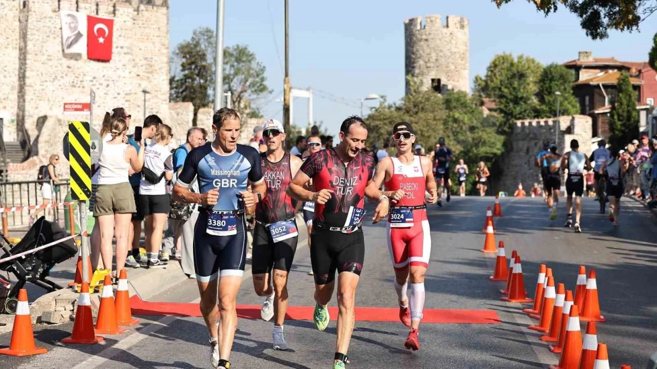 Dünyanın ilk Asya ve Avrupa Triatlon Şampiyonası İstanbul'da yapıldı