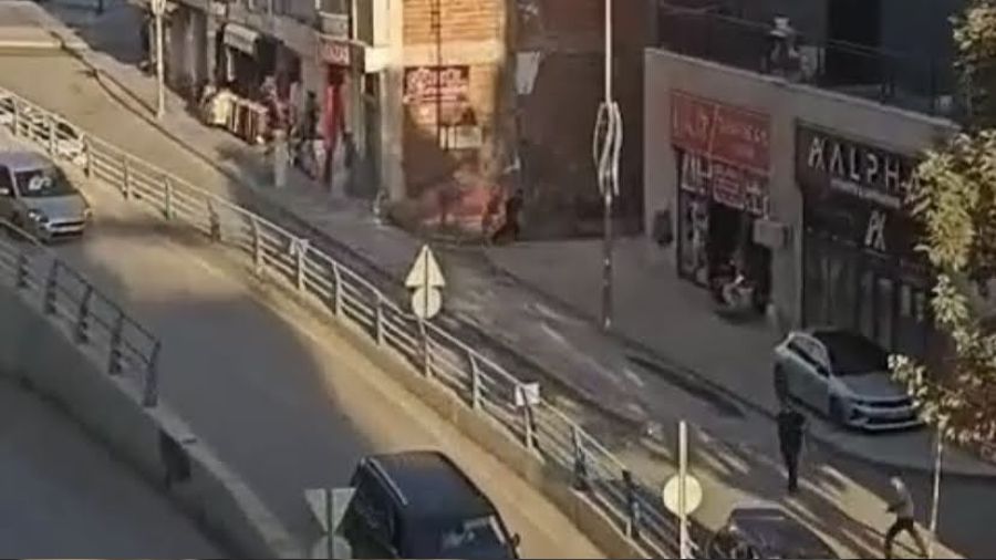 Elazığ'da cadde ortasında silahlı kavga