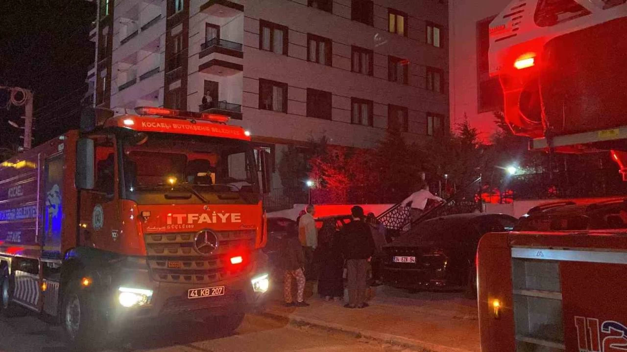 Elektrikli battaniyeden ��kan yang�n yatak odas�n� k�le �evirdi