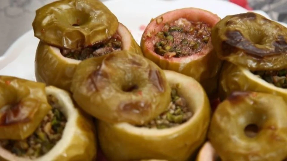 Elma Dolması: Tatlının zarif ve baharatlı hâli