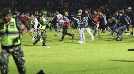 Endonezya'da futbol maçında izdiham: 174 ölü, 180 yaralı