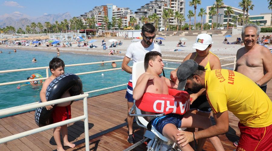 Engelsiz Plaj sezonu a��ld�