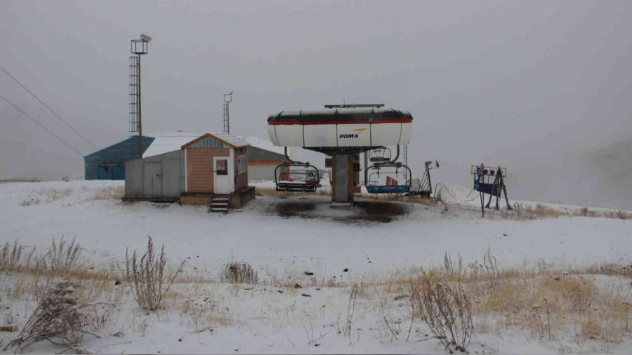 Erzurum'un yüksek kesimleri beyaza büründü
