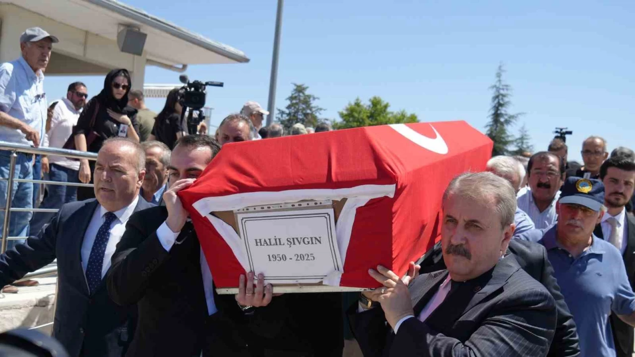 Eski Sa�l�k Bakan� ��vg�n, son yolculu�una u�urland�