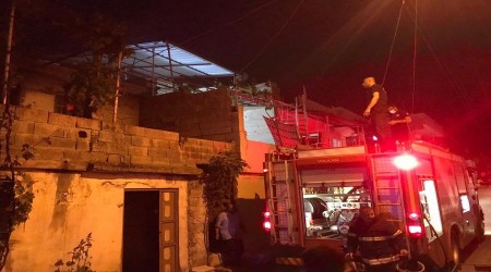 Evini ateşe verip kaçtı