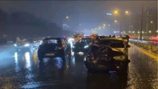 Eyüpsultan'da yağış nedeniyle 7 araç birbirine girdi: 2 yaralı