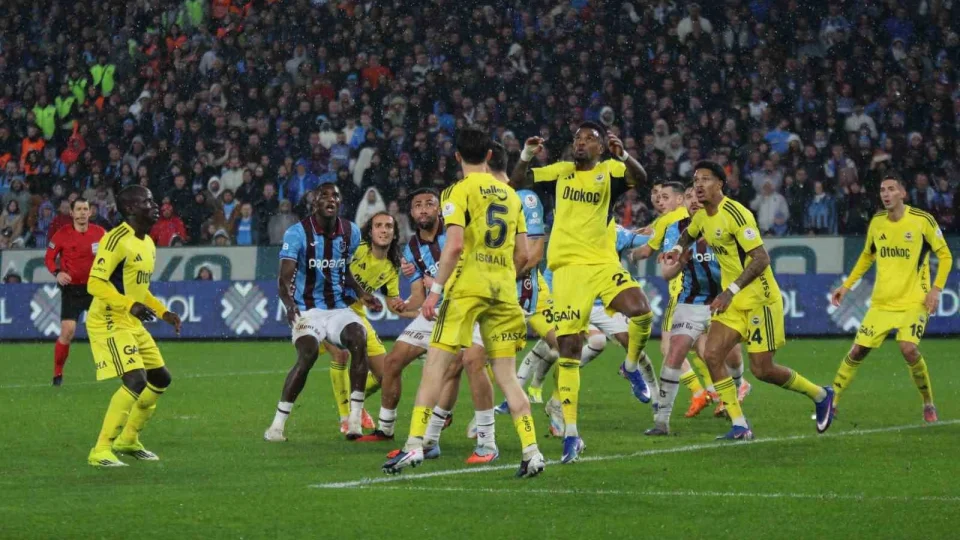 Fenerbah�e'den yeni rekor: ilk 22 haftada nama�lup
