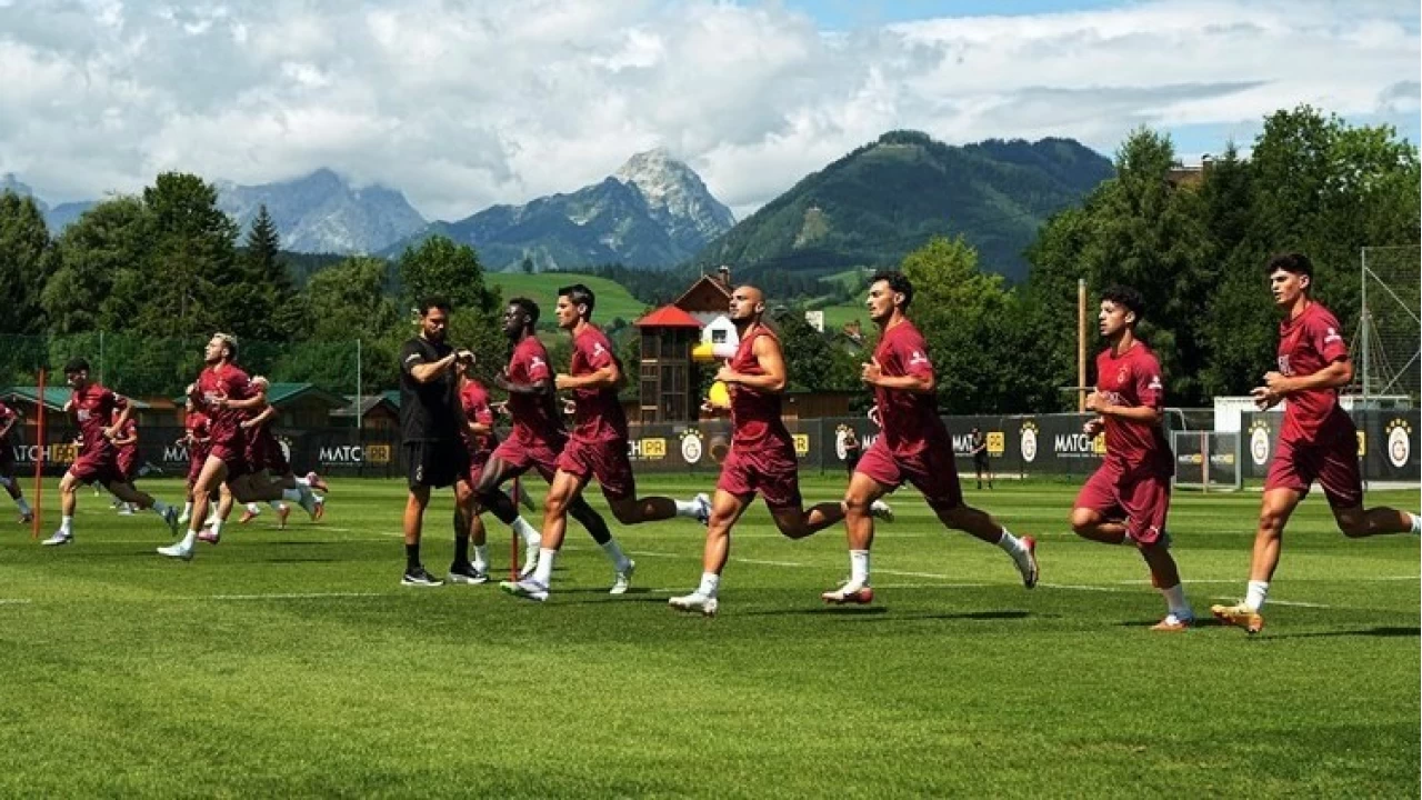 Galatasaray, yeni sezon haz�rl�klar�n� s�rd�rd�