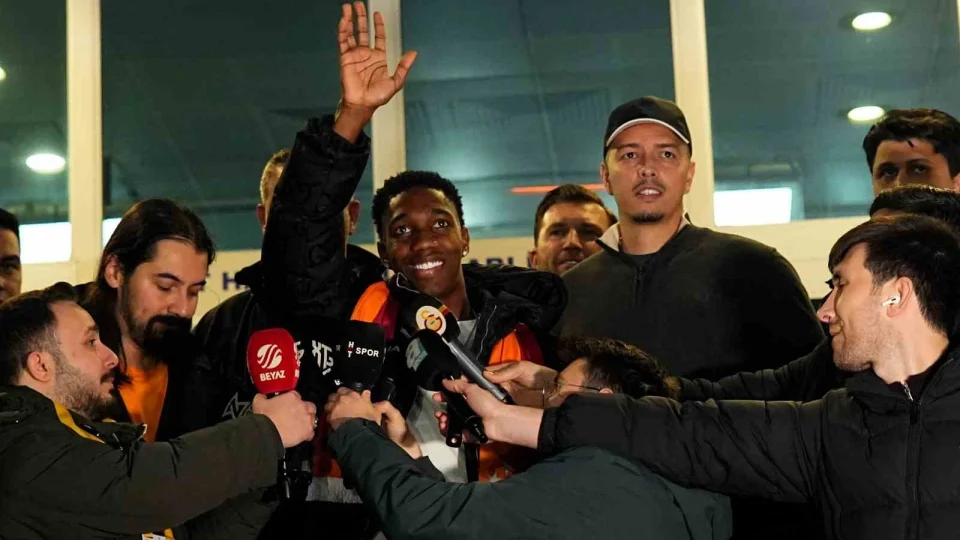 Galatasaray'�n yeni transferi Yaser Asprilla, �stanbul'a geldi