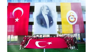 Galatasaraylı futbolculardan 29 Ekim Cumhuriyet Bayramı kutlaması