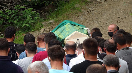 Gelinlik yerine kefen giydi