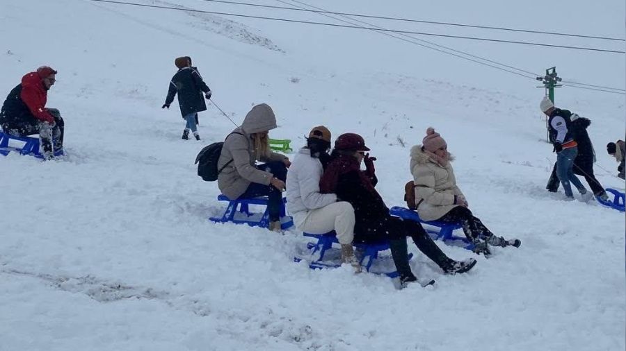 Göl manzaralı kayak merkezinde sezon açıldı