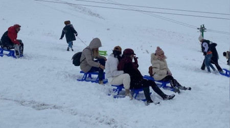 Göl manzaralı kayak merkezinde sezon açıldı