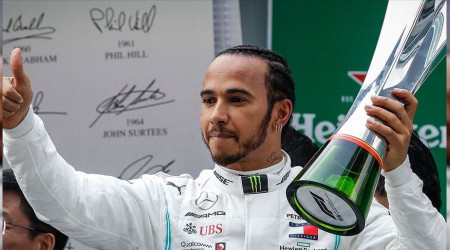 Hamilton 2 yıl daha Mercedes'te