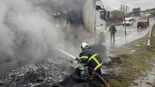 Hamsi y�kl� t�r alevlere teslim oldu