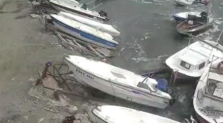 Hatay'da oluşan gel-git balıkçı teknelerini sürükledi