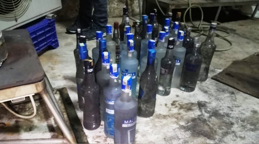 Hırsızların girdiği depo sahte içki imalathanesi çıktı