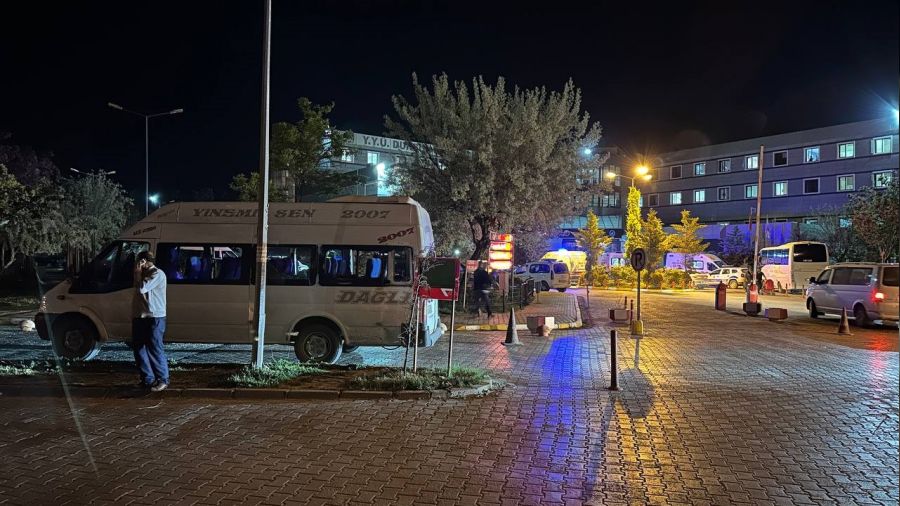 �ki aile aras�nda ��kan kavgada 14 ki�i yaraland�