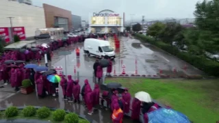 �ndirim i�in geceden �ad�r kurup 8 saat ya�mur alt�nda beklediler