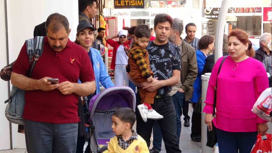 �ranl�lar Van esnaf�n�n y�z�n� g�ld�r�yor