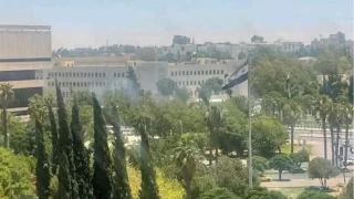 srail'den, Suriye ordusu Sveyda'dan tamamen ekilmezse saldrlar srdrecekleri tehdidi