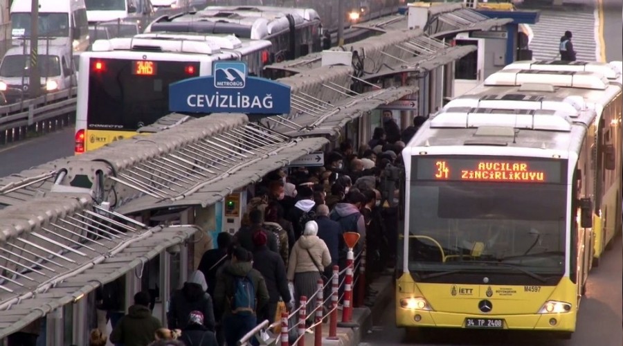 �stanbul Cevizliba�'da adeta insan seli