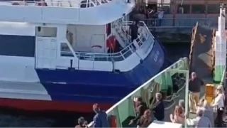 stanbul'da arabal vapur iskeleye arpt