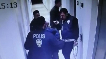 stanbul'da i adamn kelepeleyip kardlar