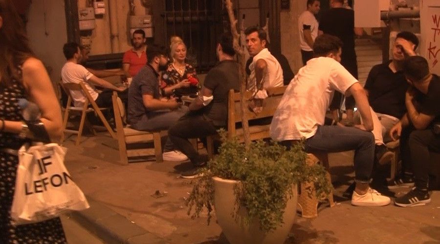 İstanbul'da kısıtlamalar sona erdi, eğlence mekanları doldu taştı