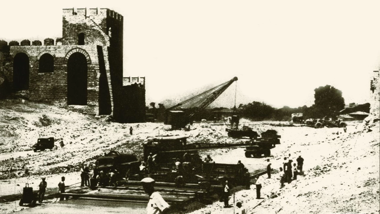 stanbul'un tarihi dokusuna en byk darbeyi Menderes vurdu