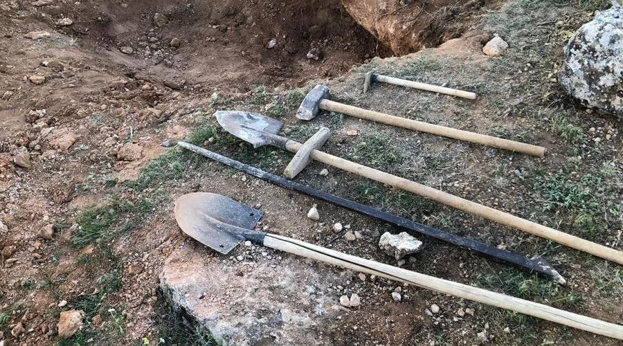 İzinsiz kazı yapan 4 kişi suçüstü yakalandı