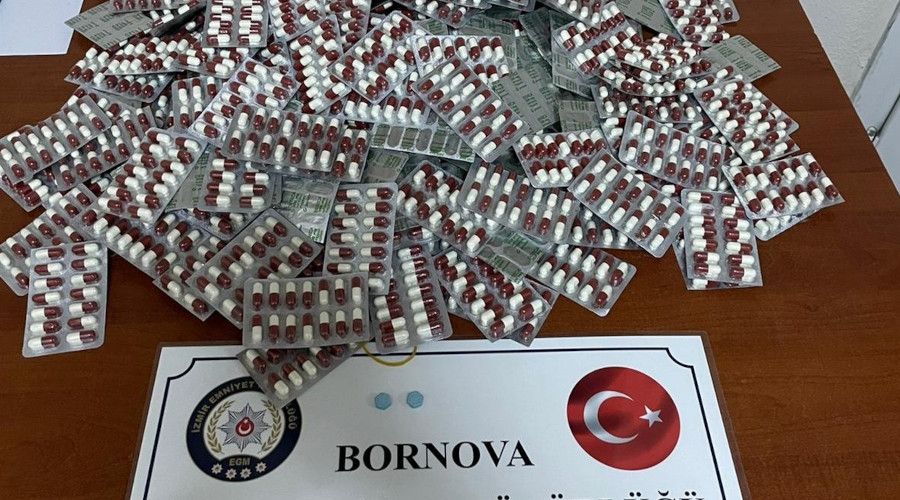 İzmir'de bekçinin dikkati binlerce uyuşturucu hapı ortaya çıkardı