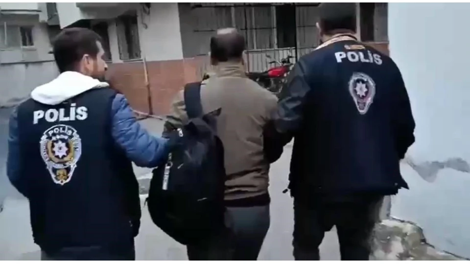 �zmir'de siber operasyonu