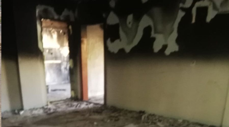 Kahraman anne, 3 evladını yangından son anda kurtardı