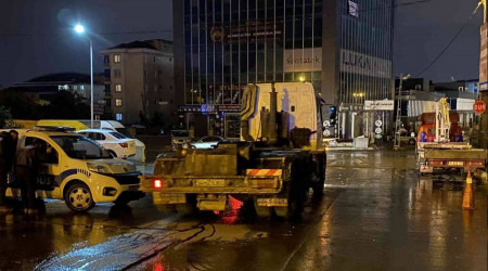 Kamyon kasasndaki vin tabelaya takld