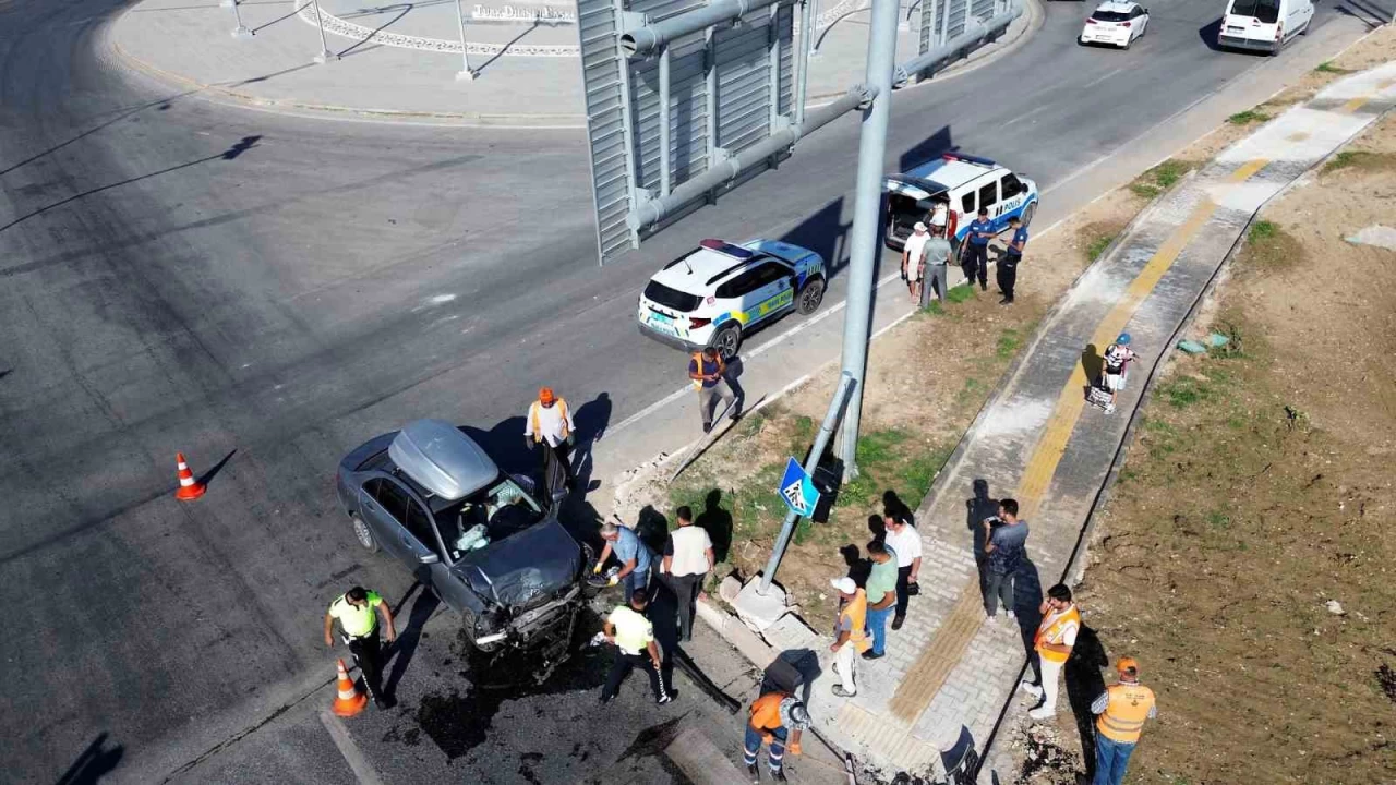 Karaman'da otomobil ile minib�s �arp��t�: 6's� Rus, 8 yaral�