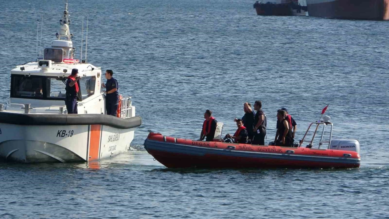 Kartal'da denize giren genç kayboldu