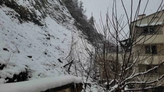Kastamonu'da dağdan kopan taşlar yola düştü: 3 bina tahliye edildi