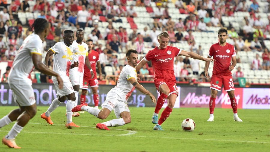 Kayserispor nama�lup yoluna devam ediyor