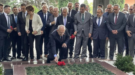 Kılıçdaroğlu, Menderes ve Özal'ın mezarlarını ziyaret etti