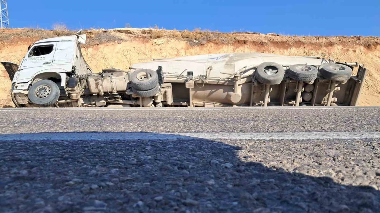 Kilis'te kamyon, tr ve beton mikseri arpt