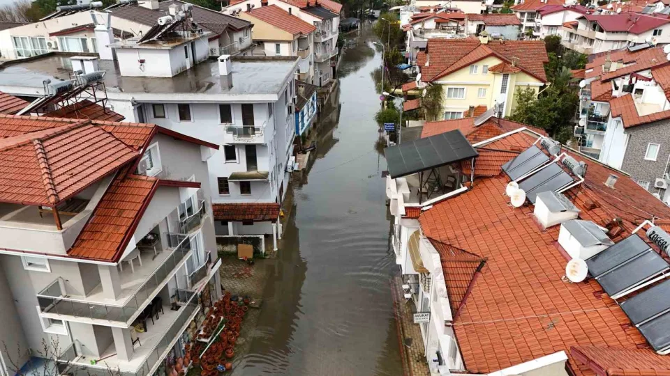 K�yce�iz G�l'� ta�t�: �l�e Venedik'e d�nd�