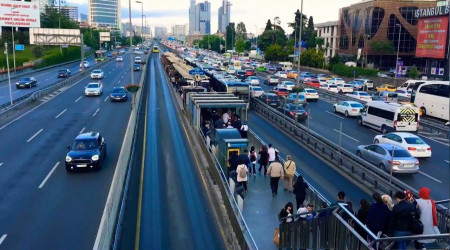Metrobüste kadın yolcular arasında kavga