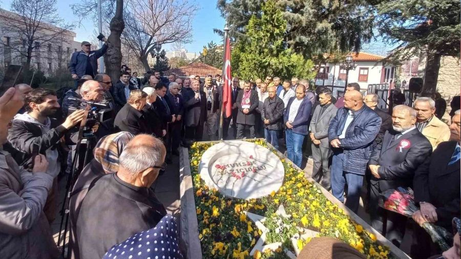 Muhsin Yazıcıoğlu kabri başında dualarla anıldı