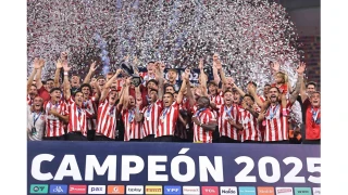 Muslera kurtardığı penaltılarla Estudiantes'e şampiyonluğu getirdi