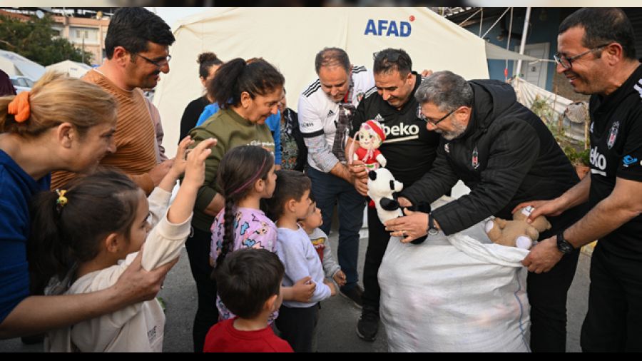 O oyuncaklar �ocuklara ula�t� 